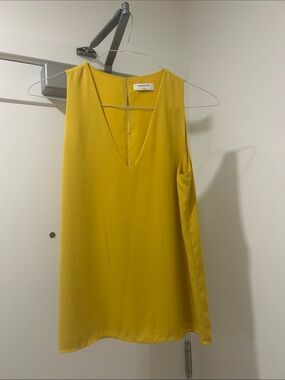 Babaton Mustard V-Neck Sleeveless Shift Top